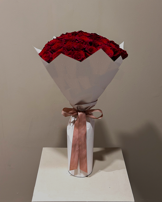 25 Reasons to Love (25 Red Roses)